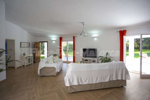 Casa Rendo Sa Pobla, Wohnzimmer, Sofa, Fernseher, Terrasse