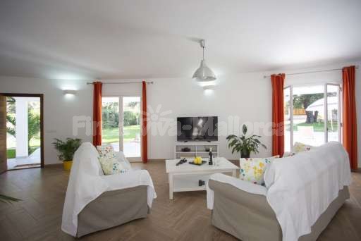 Casa Rendo Sa Pobla, Wohnzimmer, Sofa, Fernseher, Terrasse