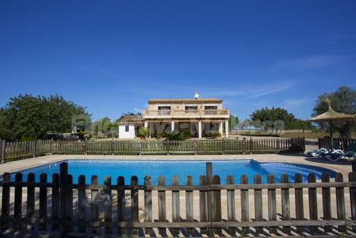 Finca Sareta Santa Margalida, Haus, umzäunter Pool, Garten, Terrasse