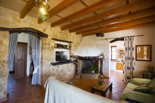 Finca Sareta Santa Margalida, Wohnzimmer, Kamin, Sofa