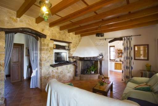 Finca Sareta Santa Margalida, Wohnzimmer, Kamin, Sofa