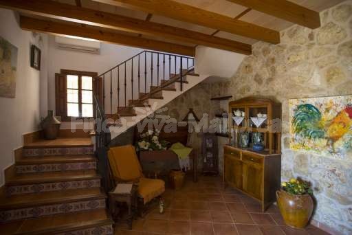 Finca Sareta Santa Margalida, Flur, Treppenaufgang, Sessel