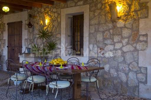 Finca Sareta Santa Margalida, überdachte Terrasse, Essbereich