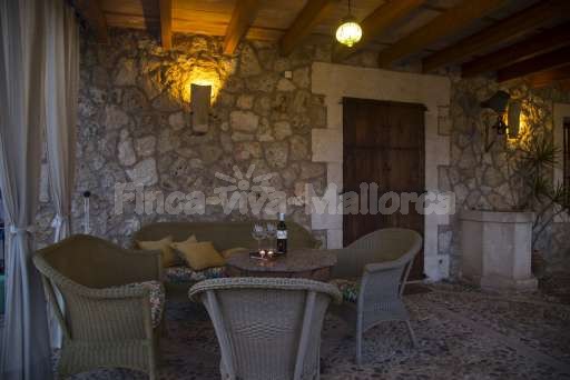 Finca Sareta Santa Margalidaüberdachte Terrasse, Sitzmöglichkeit