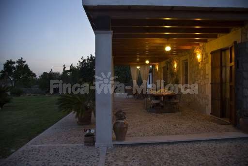 Finca Sareta Santa Margalida, überdachte Terrasse, Garten, Essbereich