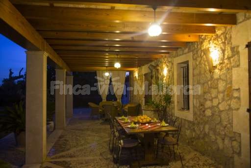 Finca Sareta Santa Margalida, überdachte Terrasse, beleuchtete Terrasse