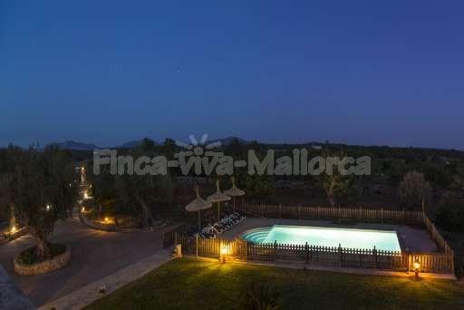 Finca Sareta Santa Margalida, beleuchteter Pool, umzäunter Pool, Garten