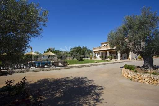 Finca Sareta Santa Margalida, Haus, Zufahrt, Garten, umzäunter Pool