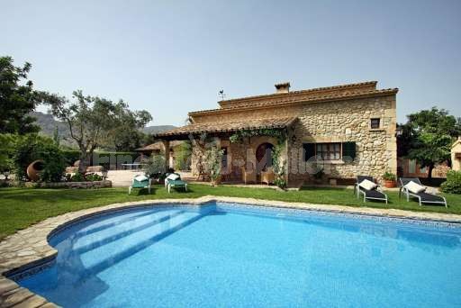Finca Sergi Pollenca, Haus, Pool, Sonnenliege, Garten, überdachte Terrasse