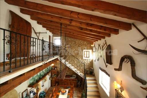 Finca Sergi Pollenca, Esszimmer, Esstisch, Treppenaufgang