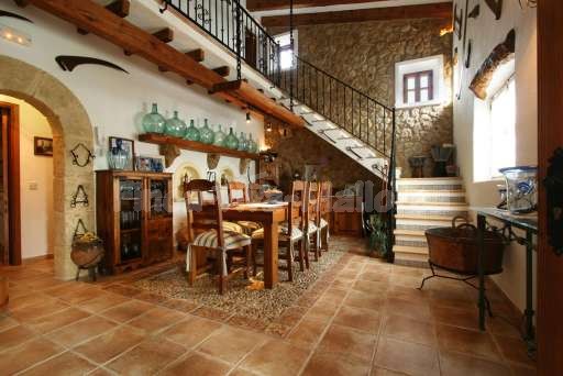 Finca Sergi Pollenca, Esszimmer, Essbereich, Treppenaufgang