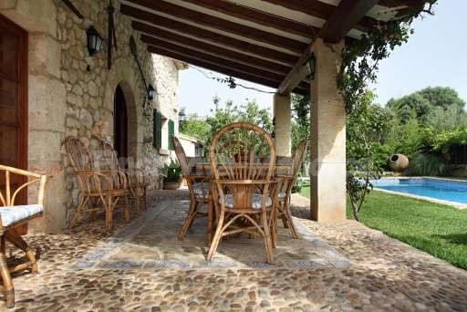 Finca Sergi Pollenca, überdachte Terrasse, Essbereich, Sitzmöglichkeit