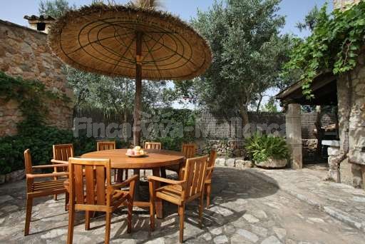 Finca Sergi Pollenca, Terrasse, Sonnenschirm, Essbereich, Esstisch
