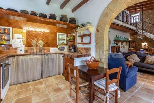 Finca Sergi Pollenca, Küche, Esstisch, Wohnbereich, Wohnzimmer, Sofa