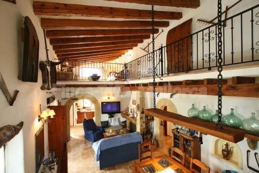 Finca Sergi Pollenca, Wohnzimmer, Sofa, Fernseher, Esstisch