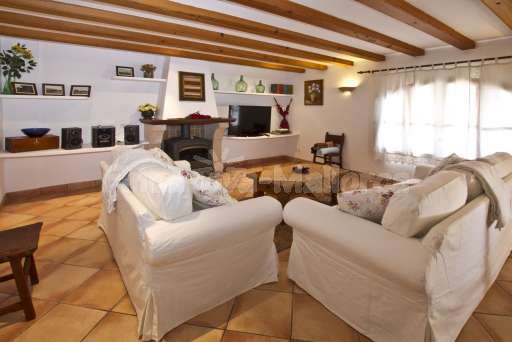 Finca Turell Buger, Wohnzimmer, Sofa, Fernseher