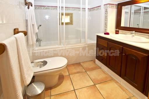 Finca Turell Buger, Badezimmer, Badewanne, Dusche