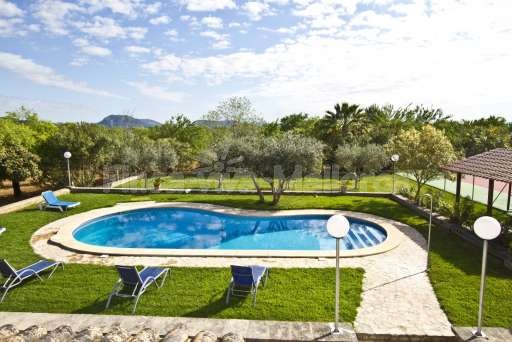 Finca Turell Buger, Pool, Sonnenliege, Garten