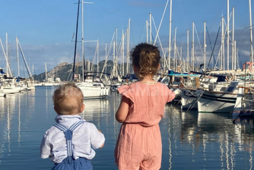 Kinder am Hafen Mallorca