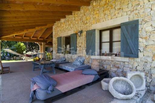 Finca Sabini Binisalem, überdachte Terrasse, Lounge, Hängematte, Esstisch