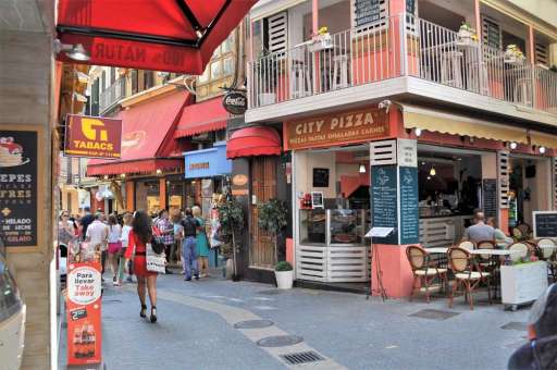 Shoppen-in-der-Innenstadt-von-Palma