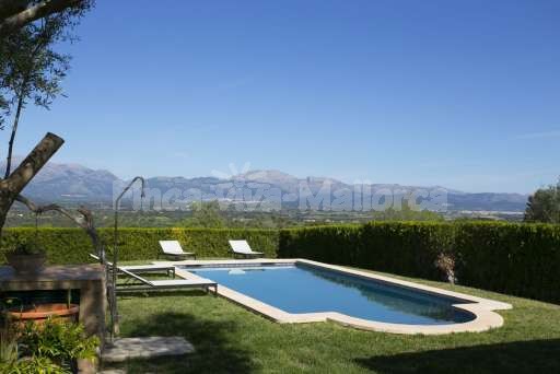 Finca Son Burguet, Pool, Garten, Sonnenliege, Ausblick