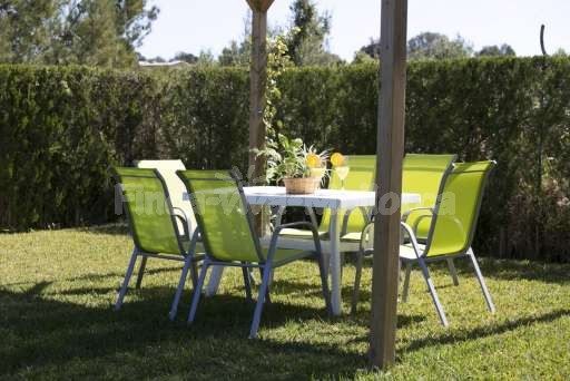 Finca Son Burguet. beschatteter Esstisch