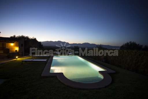 Finca Son Burguet, Pool, beleuchtet. Ausblick