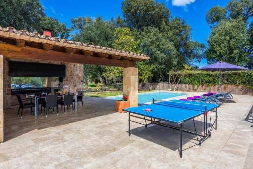 Villa Creveta Pollenca, Terrasse, überdachte Terrasse, Pool, Sonnenschirm, Tischtennis