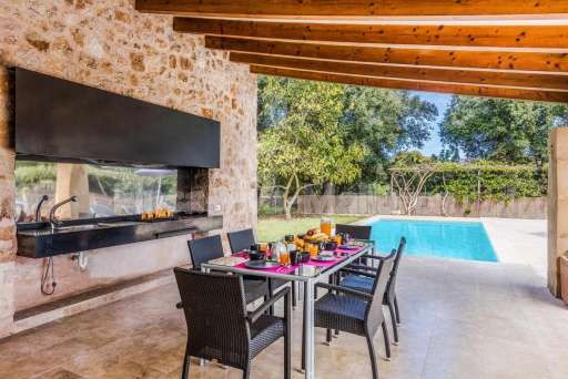 Villa Creveta PollencaPool, überdachte Terrasse, Esstisch, Essbereich, Grill
