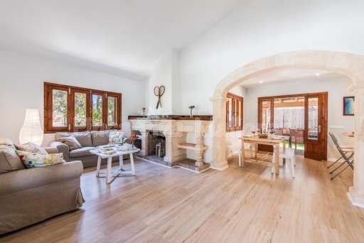 Villa Orell Cala San Vicente, Wohnzimmer, Sofa, Esstisch, Esszimmer
