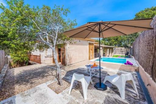 Villa Orell Cala San Vicente, Haus, Pool, Sonnenschirm, Lounge