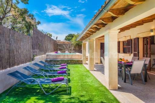 Villa Orell Cala San Vicente, Haus, Pool, überdachte Terrasse, Sonnenliege, Esstisch