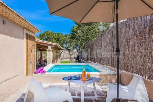 Villa Orell Cala San Vicente, Pool, Haus, Sonnenschirm, Lounge