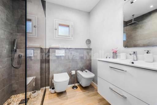 Villa Orell Cala San Vicente, Badezimmer, ebenerdige Dusche