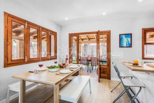 Villa Orell Cala San Vicente, offene Küche, Esszimmer, Esstisch
