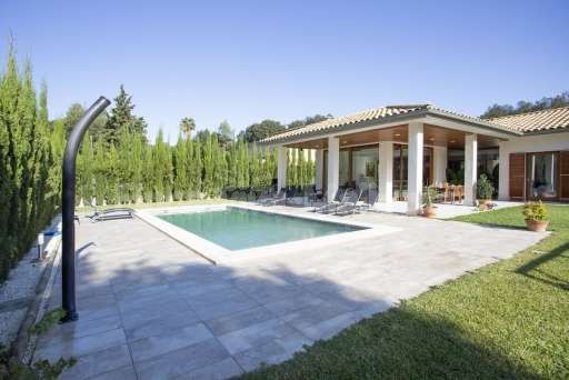 Villa Sontura Sa Pobla, Pool, Außendusche, überdachte Terrasse