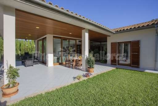 Villa Sontura Sa Pobla, Haus, überdachte Terrasse, Wintergarten