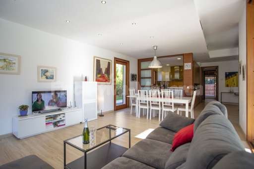 Villa Sontura Sa Pobla, Wohnzimmer, Sofa, Fernseher, Esszimmer, Esstisch