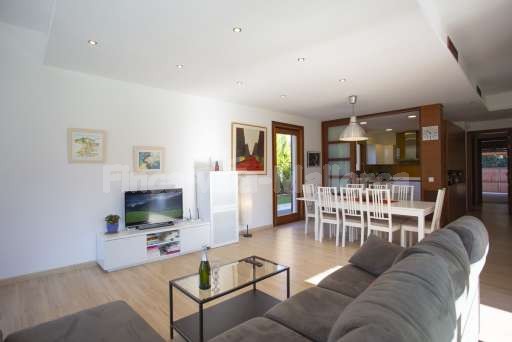 Villa Sontura Sa Pobla, Wohnzimmer, Sofa, Fernseher, Esszimmer, Esstisch