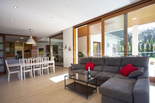 Villa Sontura Sa Pobla, Wohnzimmer, Sofa, Esszimmer, Esstisch