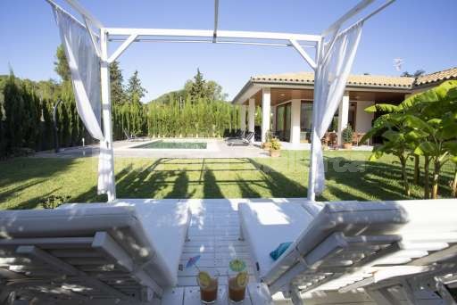 Villa Sontura Sa Pobla, Garten, Himmelbett, Pool