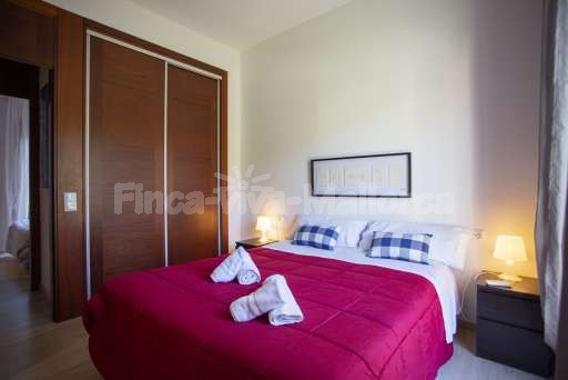 Villa Sontura Sa Pobla, Schlafzimmer, Doppelbett, Kleiderschrank