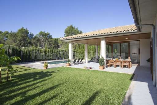 Villa Sontura Sa Pobla, Garten, überdachte Terrasse, Esstisch