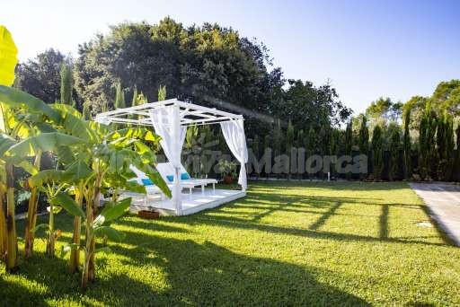 Villa Sontura Sa Pobla, Garten, Himmelbett