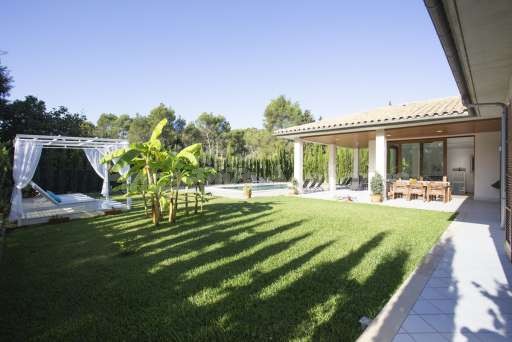 Villa Sontura Sa Pobla, Garten, Pool, überdachte Terrasse, Himmelbett