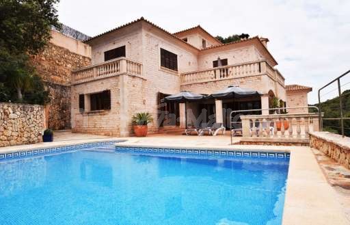 Villa Viva Cala Santanyi, Haus, Pool, Terrasse, Sonnenliege, Sonnenschirm