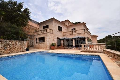 Villa Viva Cala Santanyi, Haus, Pool, überdachte Terrasse, Sonnenschirm