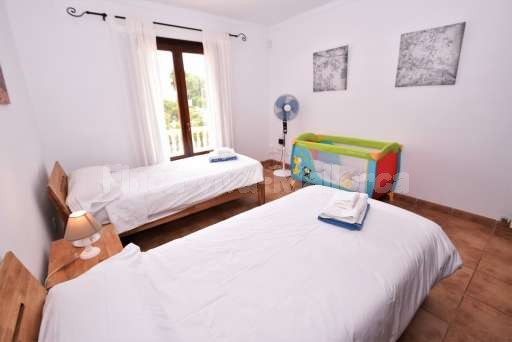 Villa Viva Cala Santanyi, Schlafzimmer, Einzelbett, Babybett