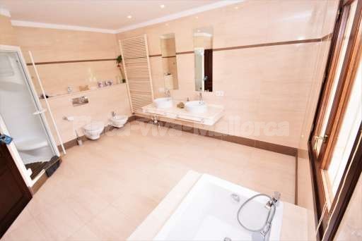 Villa Viva Cala Santanyi, Badezimmer, Badewanne, Dusche